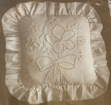 Vtg Rare Jenny Sue Designs CANDLEWICKING BRIDAL BOUQUET PILLOW 1982 Kit 915
