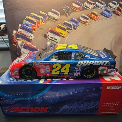 Action Chevrolet Jeff Gordon Dupont 1:18 NASCAR Diecast 2001