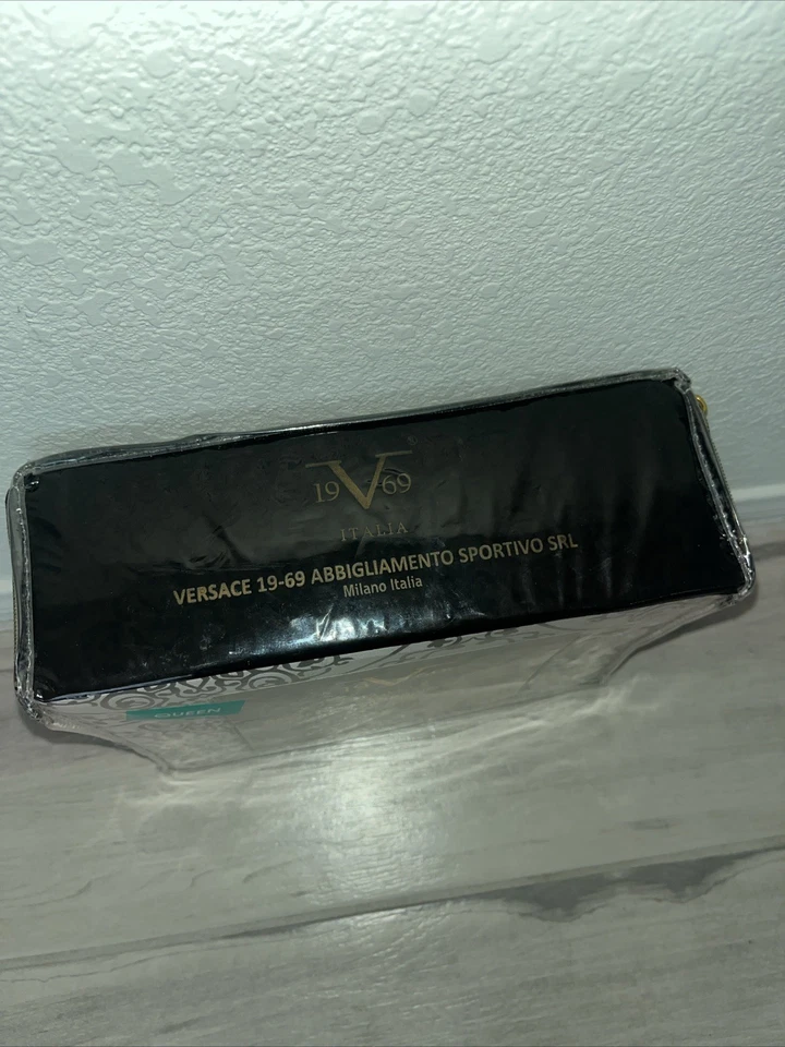 Versace 19-69 Abbigliamento Sportivo 300 Thread Cotton Sateen Sheet White/Black - Image 3 of 4