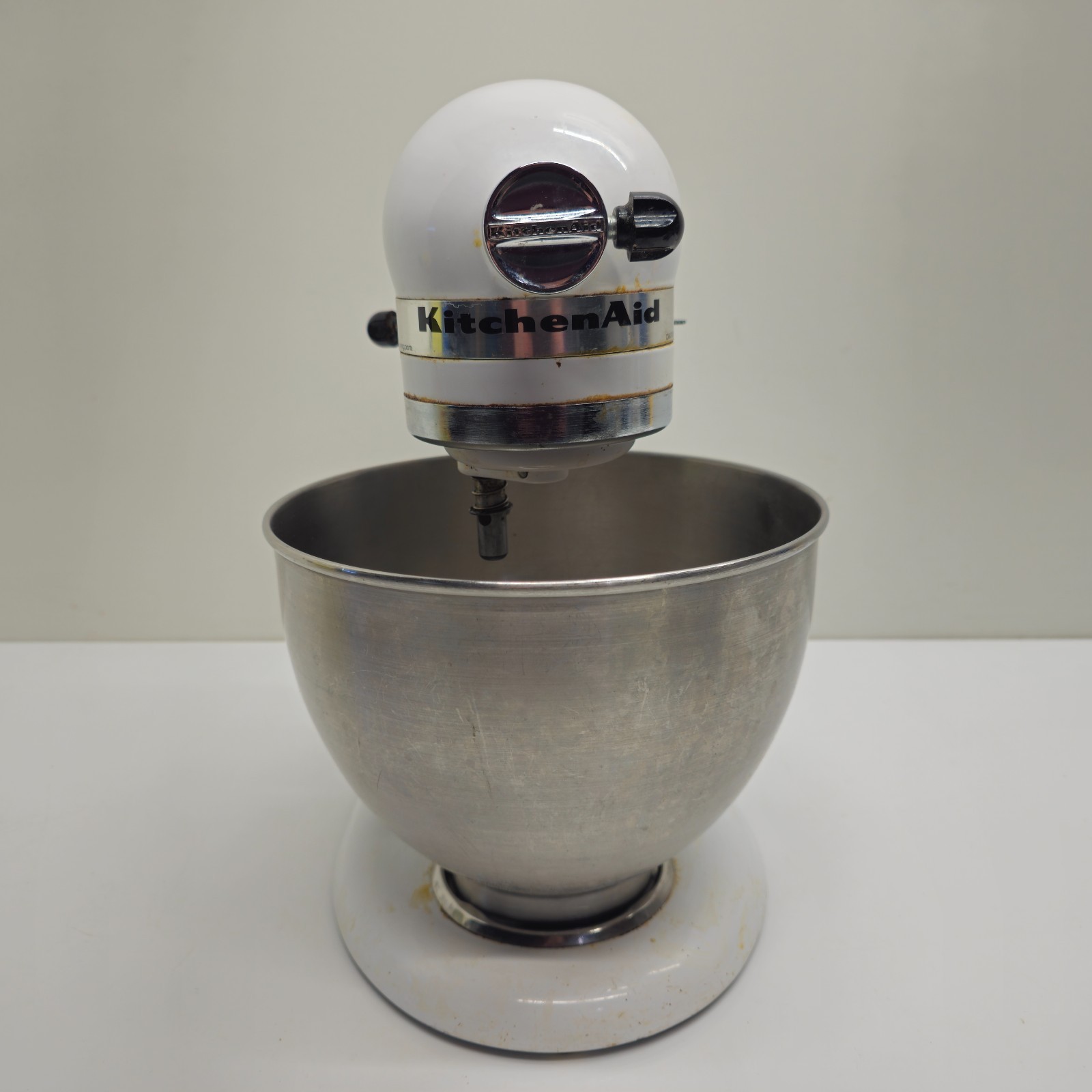 KitchenAid Classic Stand Mixer K45SS White W/ Bowl Missing Lock Knob ...