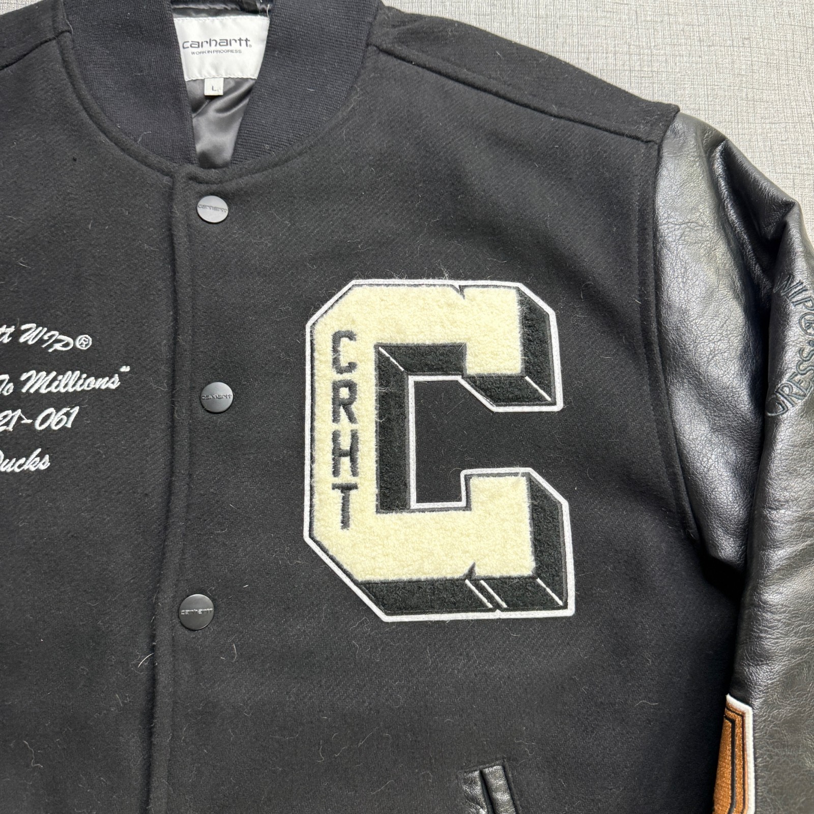 Carhartt WIP Brown Ducks Bomber Jacket Men's L Black Varsity Faux Leather thumbnail 3