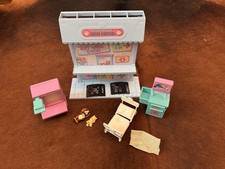 Vintage 1993 Littlest Pet Shop Veterinarian Care Center Dog  Cat Kenner LPS