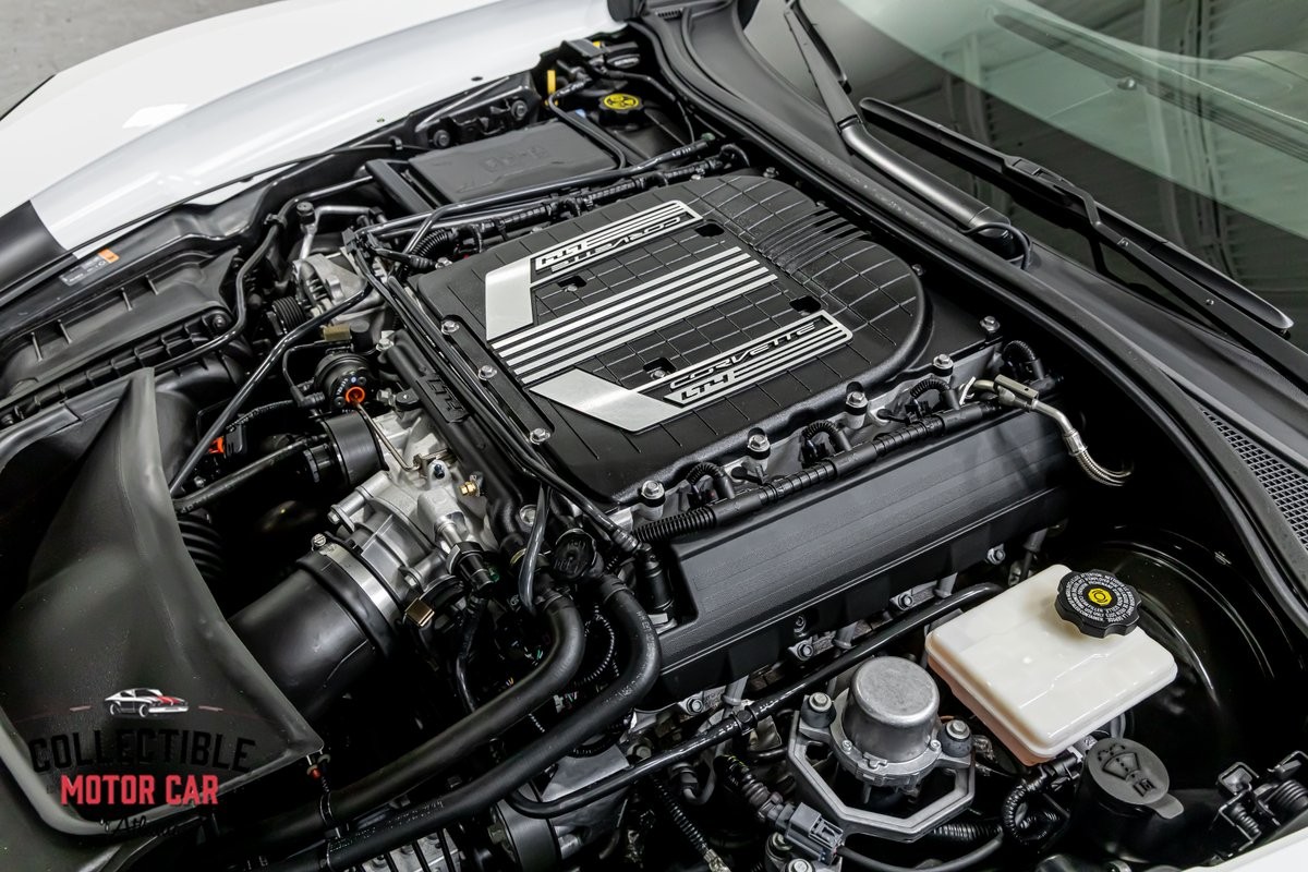 2015 White Chevrolet Corvette   | C7 Corvette Photo 7