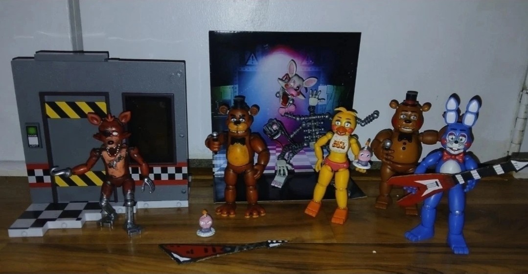 Five Nights at Freddy's Jazewares World Of Figure lot of 6
