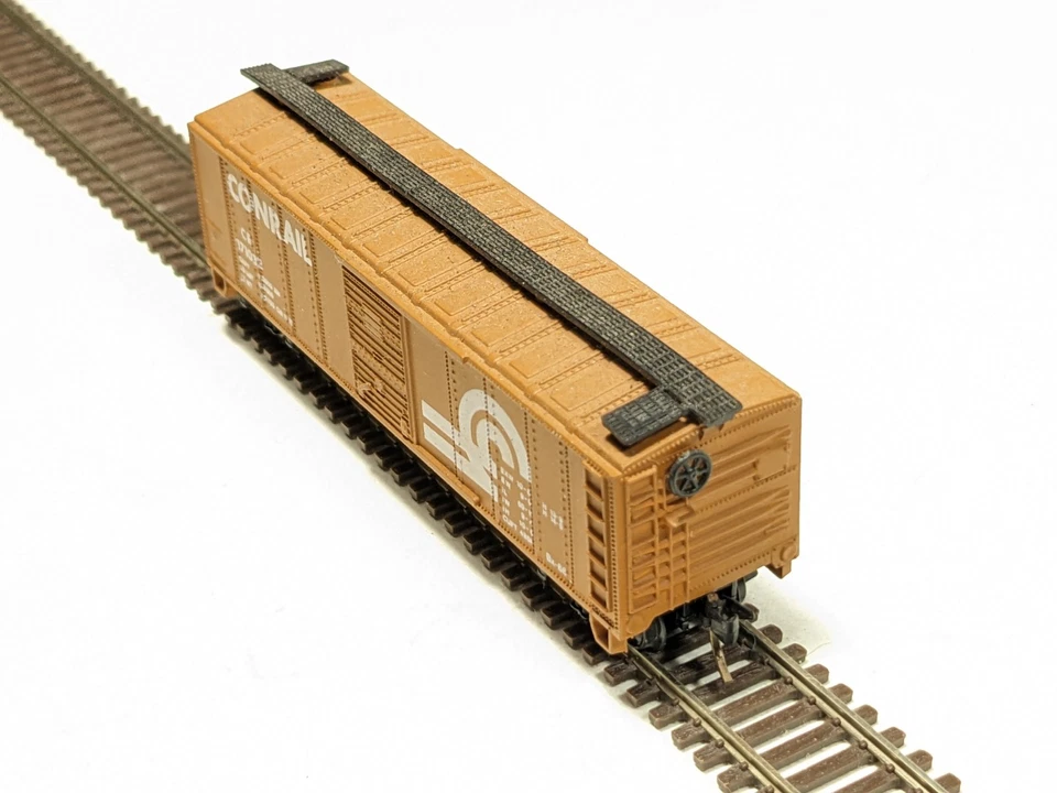 Model Power N Scale 40’ Boxcar Conrail #171032 Brown Kadee Cups USED: Excellent - Image 4 of 4