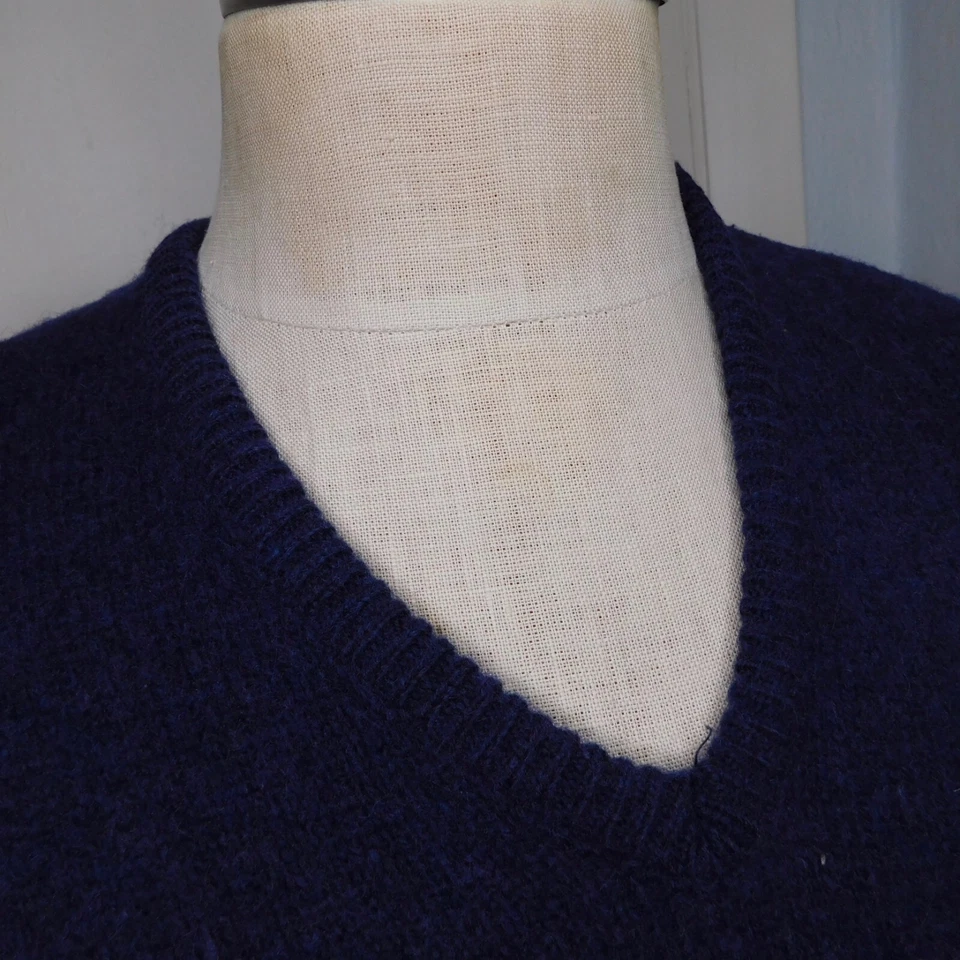 vtg Pebble Beach Men's Large Navy Sweater Vest Wool Blend Pullover V Neck - Image 4 of 4