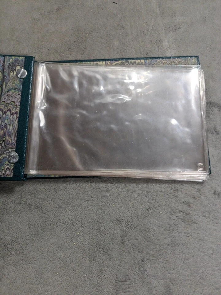 Álbum de fotos Reed & Barton de cuero azul con estampado de animales enchapado en plata Foto 2 de 4