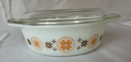 PYREX Town and Country Oval Casserole 043, Lid 943 C 10   1 1/2 Qt  Vintage