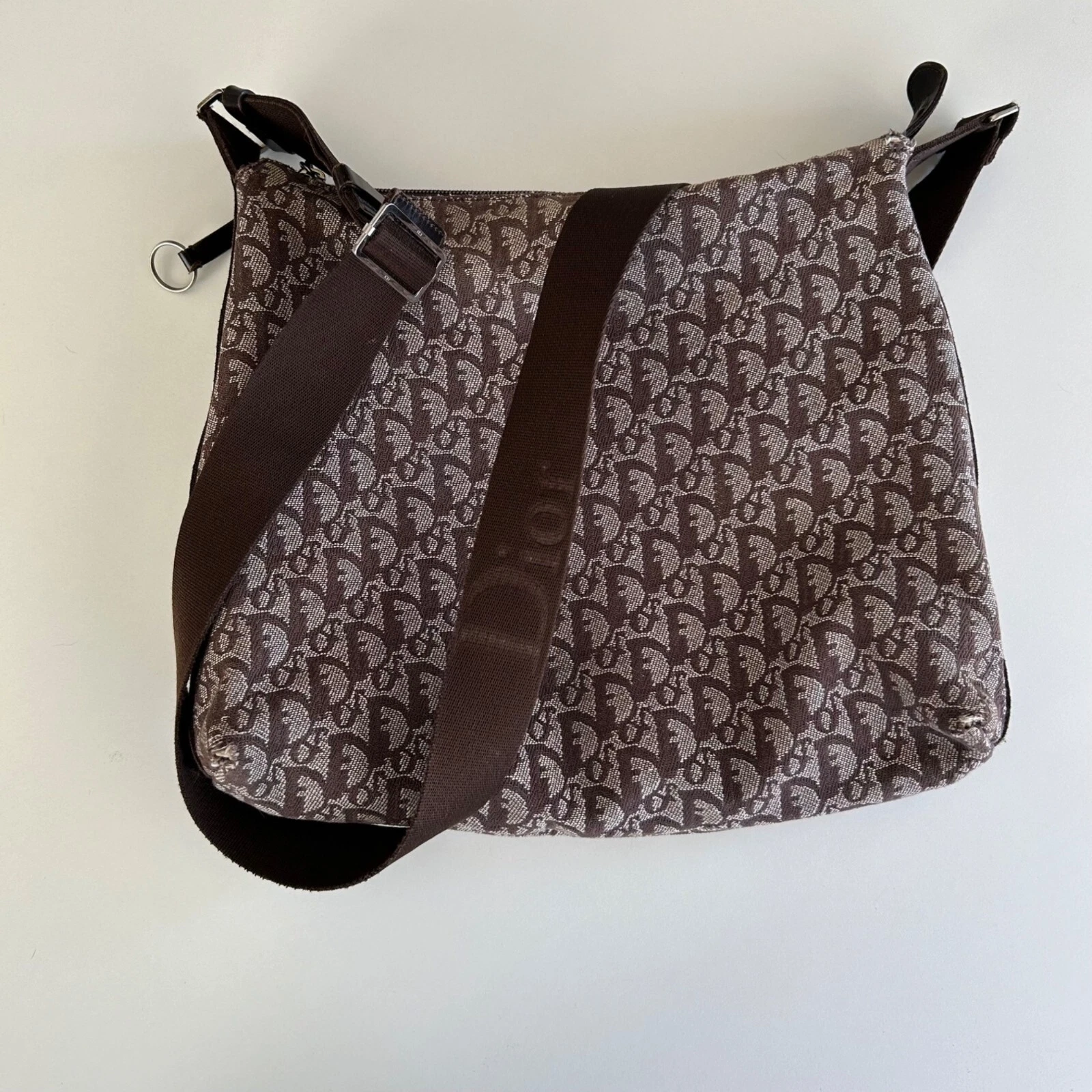 Sac bandoulière Christian Dior en toile marron monogramme avec sangle réglable