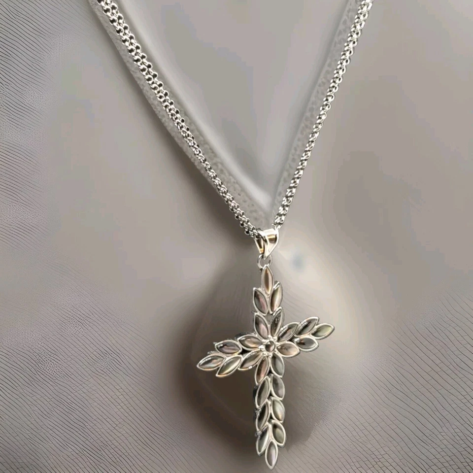 Collar Cruz Acero Por Diseño Madreperla Acero Inoxidable 24" Foto 2 de 4