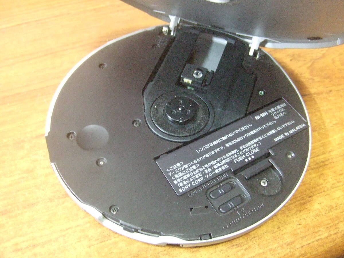 ソニー製 ポータブルCDプレーヤー「CDウォークマン D-EJ2000」 SONY D