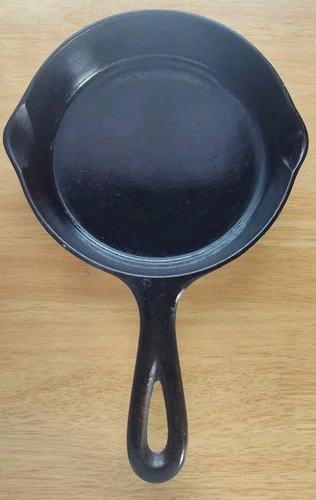 Wagner Ware Sidney No 3 D Small Skillet Cast Iron Kitchen Cookware Chef Cook.