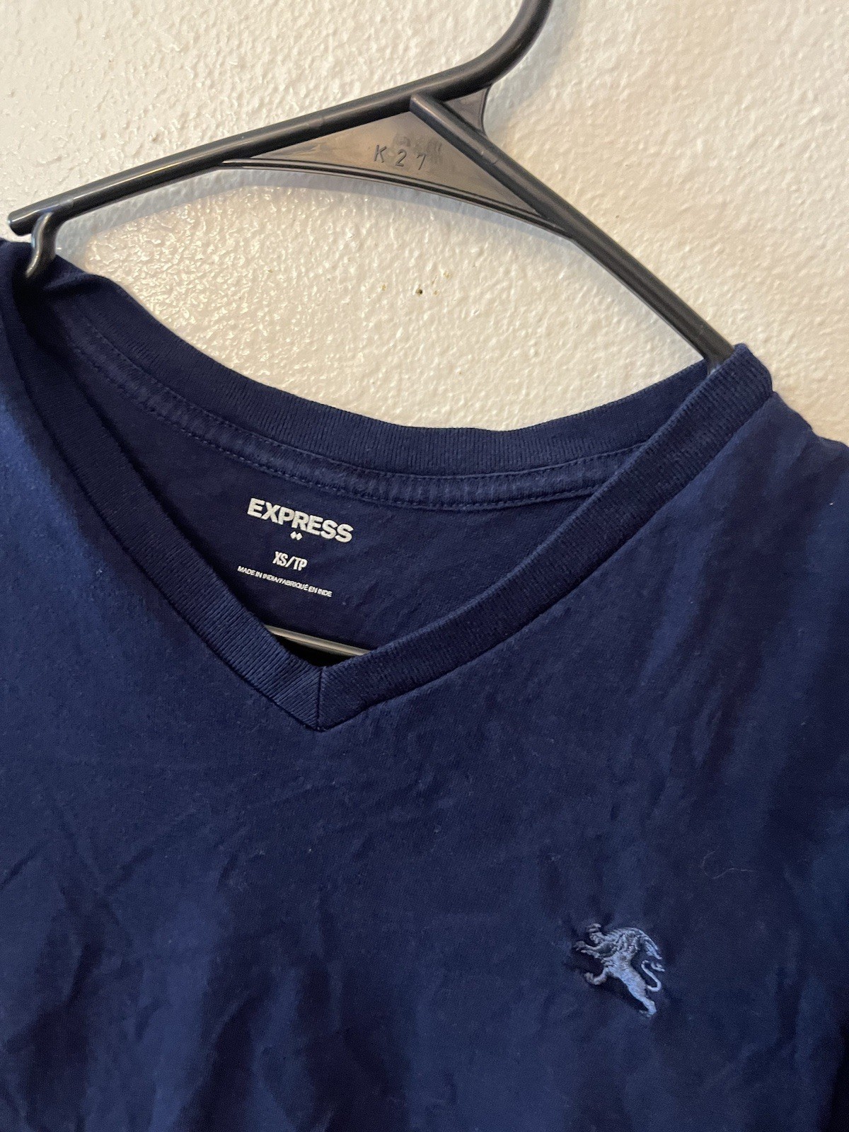 EXPRESS V-Neck Tee Solid Solid Neck T-Shirt, XS N… - image 3