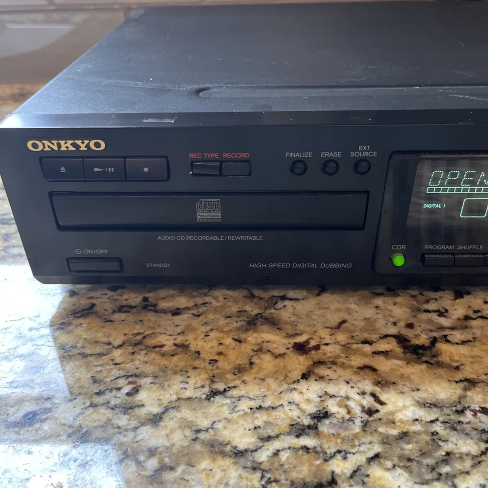 Onkyo DX-RD511 Audio CD Recorder with High Speed Digital Dubbing.TRAYS WONT OPEN - Image 2 of 4