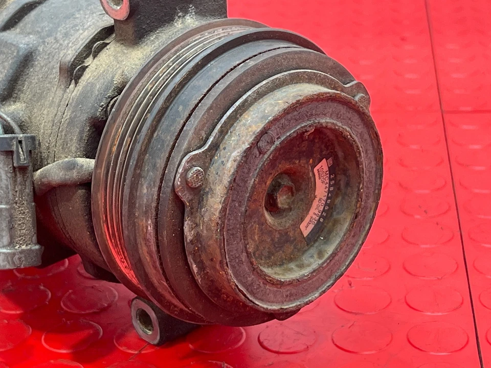 03-09 Conjunto de compresor de aire acondicionado Chevy Tahoe GMC Yukon - con aire acondicionado trasero OEM 25826528 Foto 2 de 4