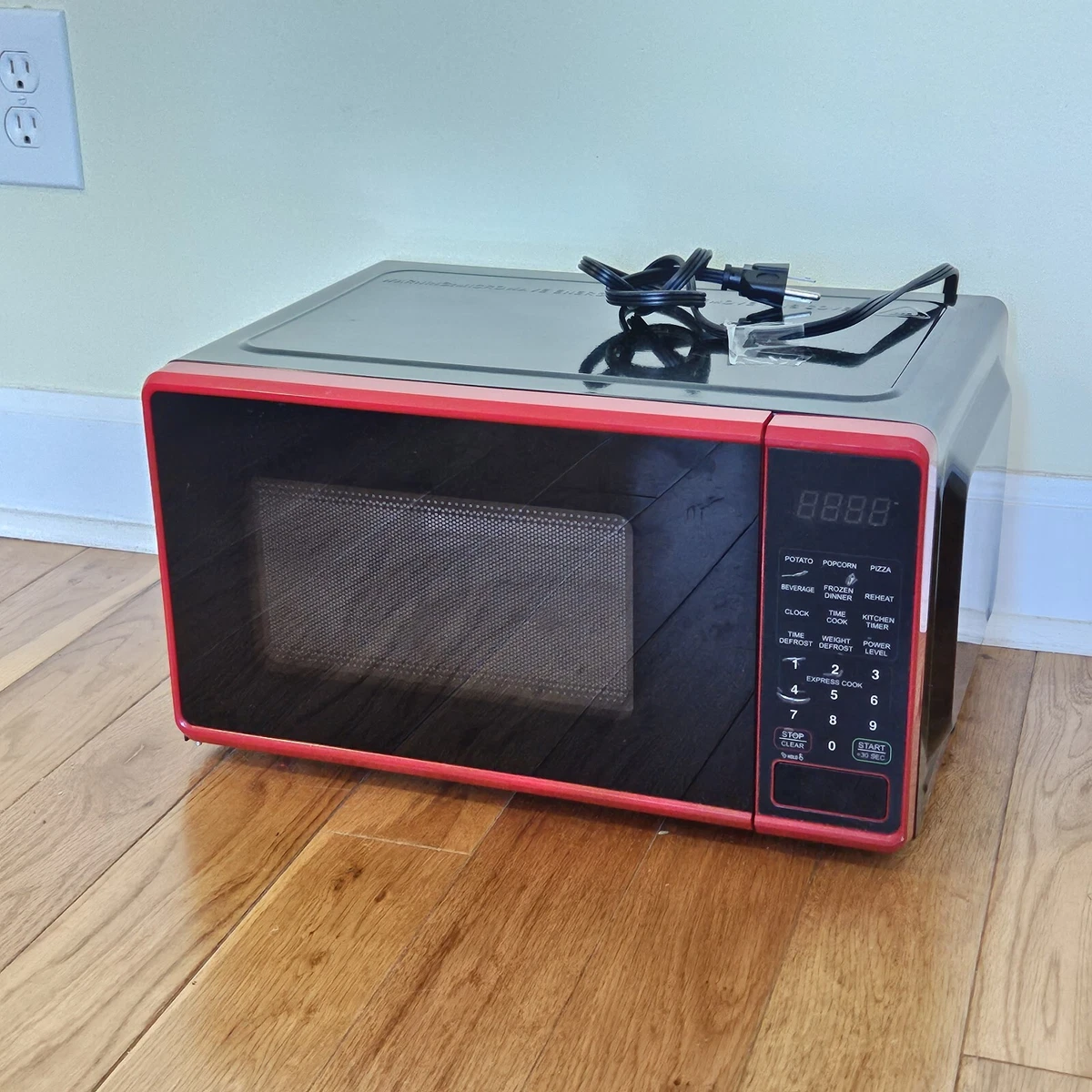 Local Walmart Countertop Microwave Oven 700 Watts Red Black MSF0R100072352