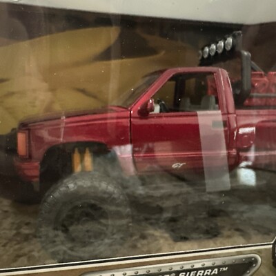 Motor Max 1:24 Off Road 1992 GMC Sierra GT Pickup Truck Red