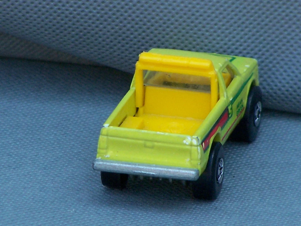 Camioneta pickup Hot Wheels Surf Patrol Mean Green 1982 Malasia 1:64 Foto 4 de 4