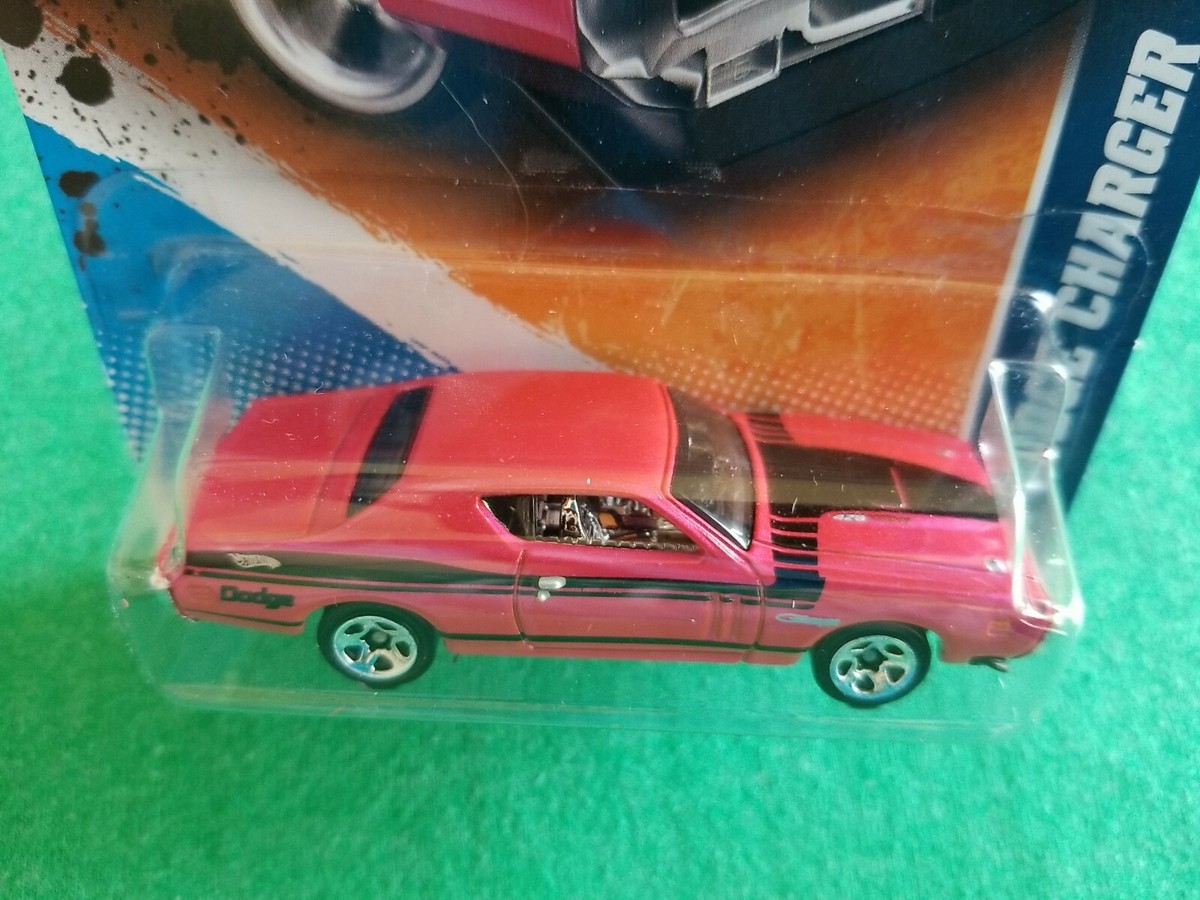 2011 Hot Wheels 71 DODGE CHARGER Pink 108/244 EXCELLENT CARD