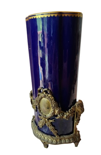 Jarrón de porcelana de cobalto Sevres siglo XVIII bronce Ormolu Rams montaje en cabeza - Imagen 2 de 23
