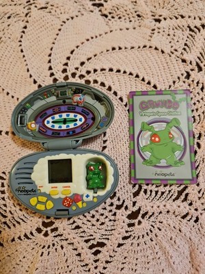 2002 Tiger Electronics NEOPETS POCKET PET Handheld Game Grundo figure Works