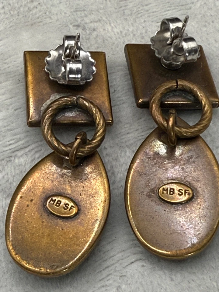 Pendientes colgantes vintage de vidrio negro firmados Marjorie Baer Foto 4 de 4