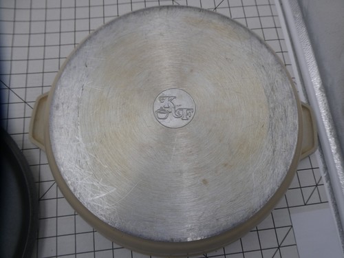Kitchen Fair (KF) Cast Aluminum Double Handle Skillet 14" With Lid - Beige - Picture 13 of 16