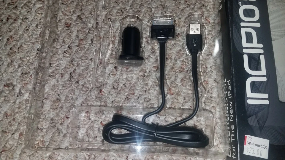 Incipio Essentials Kit for iPad 2- Black (WM-IPAD-025) - Image 2 of 4