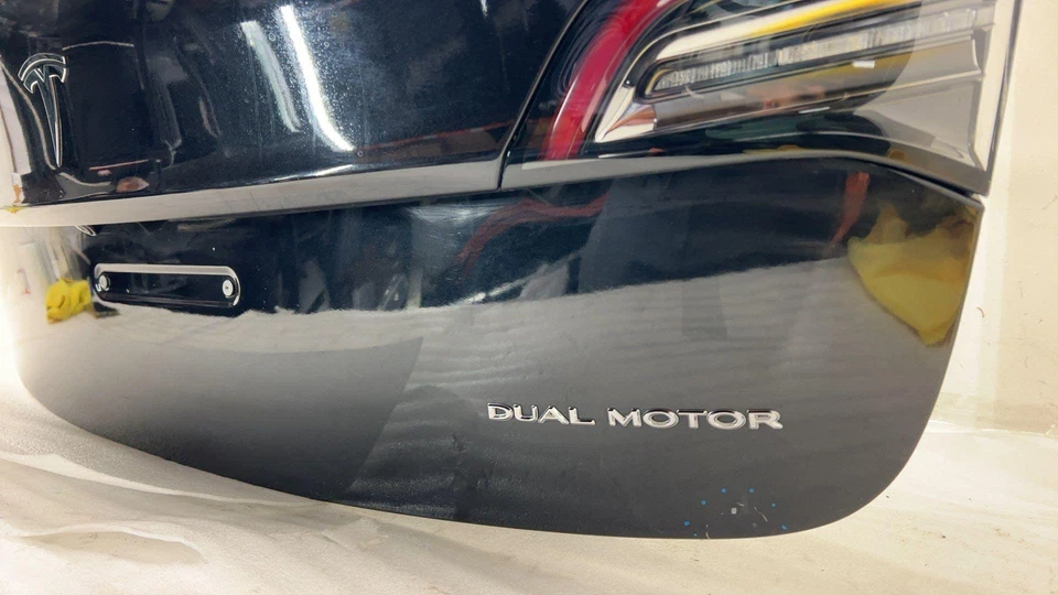 ⭕ 17-20 Tesla Model 3 porta traseira porta-malas plataforma elevatória decklid painel preto - PMBL - Imagem 3 de 4