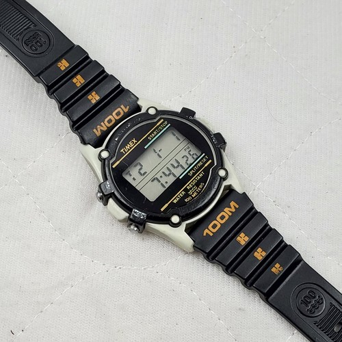 RARE VINTAGE TIMEX ATLANTIS 100 QUARTZ INDIGLO MEN'S WATCH NEW BATTERY - Picture 2 of 10