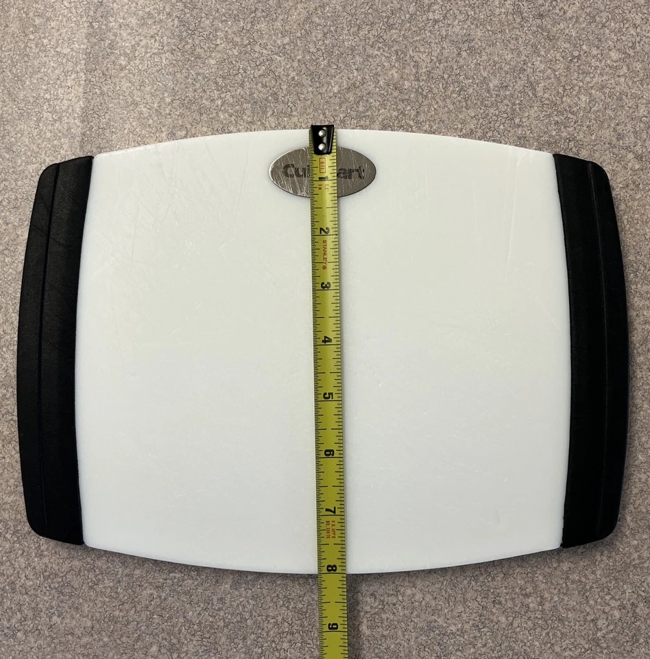 Tabla de cortar Cuisinart 11" x 8" blanca con bordes negros Foto 3 de 4