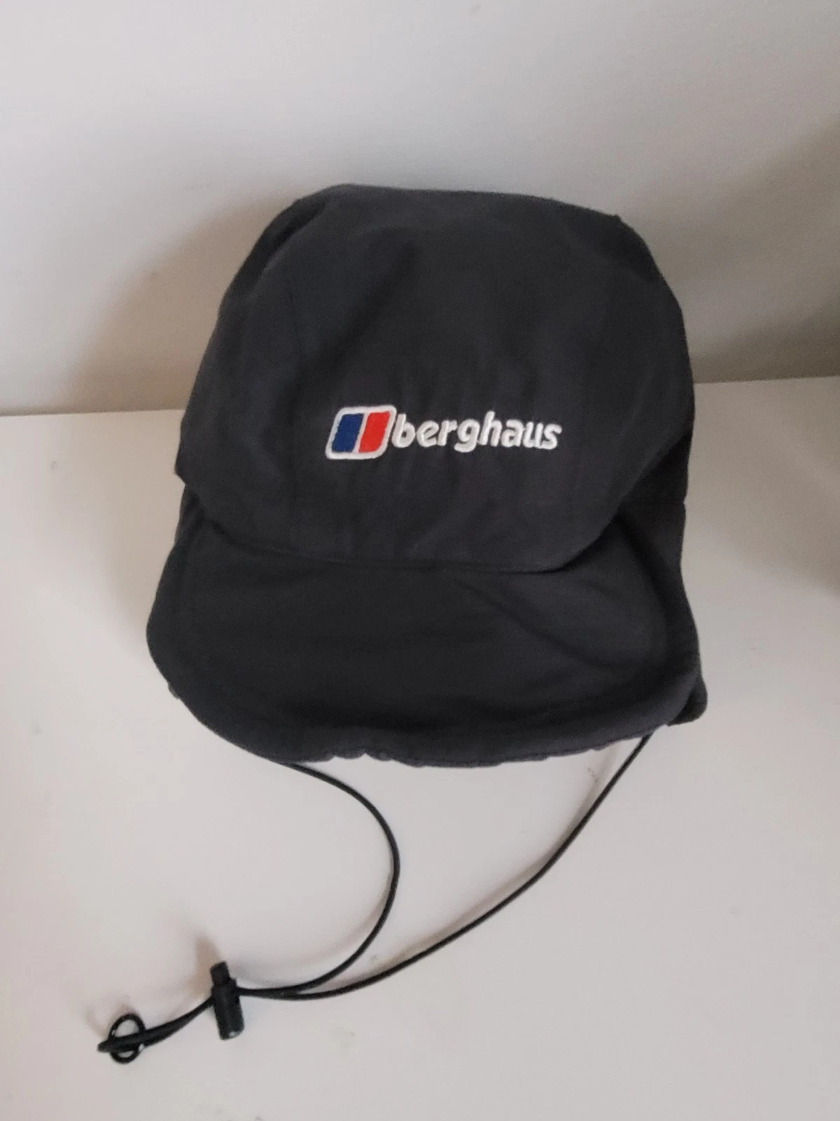 Berghaus Gore-tex Hat Size medium Black Polartec Fleece Hiking Walking Camping
Opens in a new window