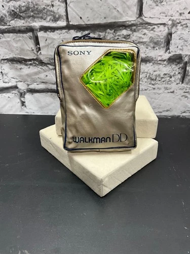 Sony WalkmanDD cassette tape player  zipper storage pouch vintage HTF