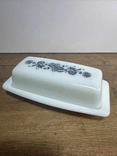 Vintage Pyrex Milk Glass OLD TOWN BLUE ONION Stick Butter Dish w/Lid
