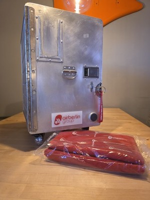 Air Berlin,  Flugzeugtrolley, Bord Box, Airbus, Boeing incl Inhalt + Decke