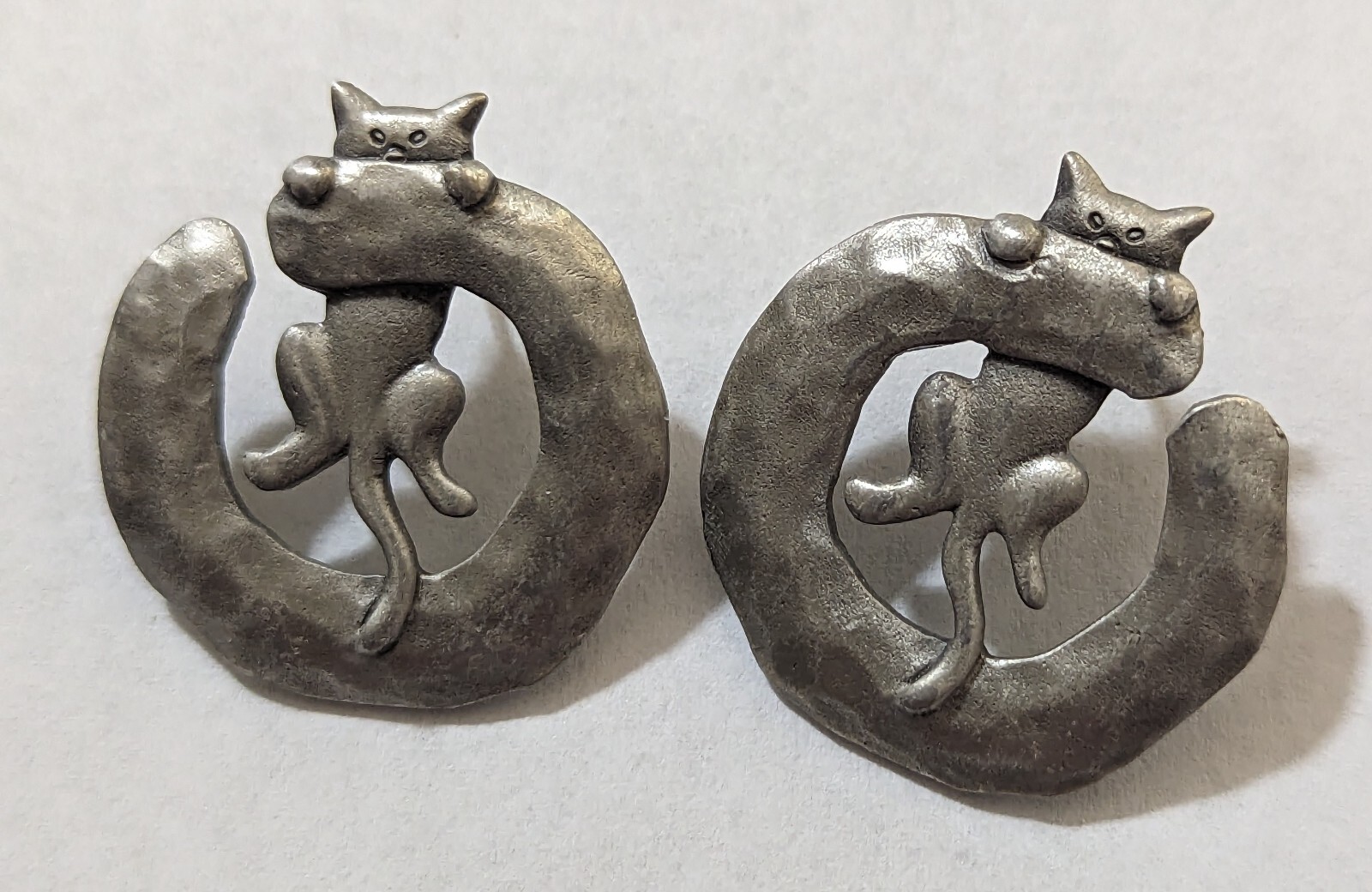 Vintage JJ Jonette pewter 1" earrings cat hanging… - image 3