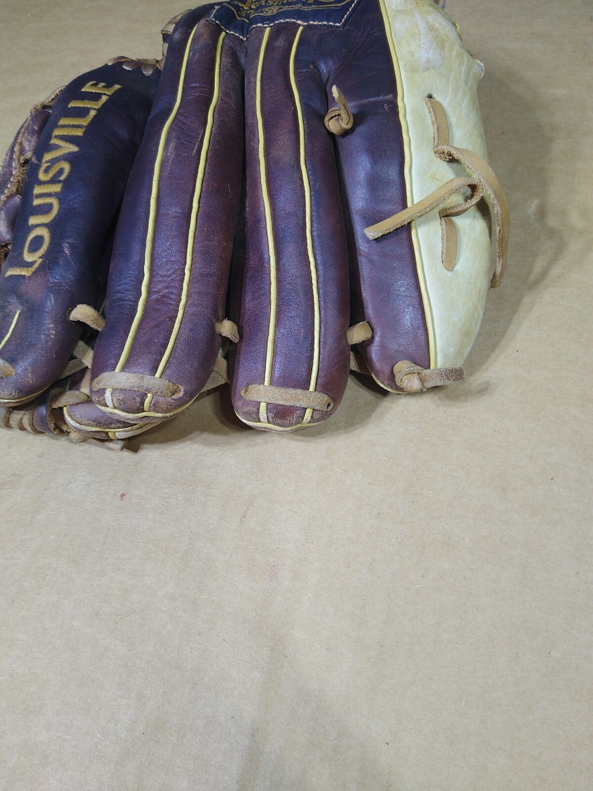 Louisville Slugger Omaha Select  11 1/2" Baseball Glove OSBN6-1150 RH Thrower