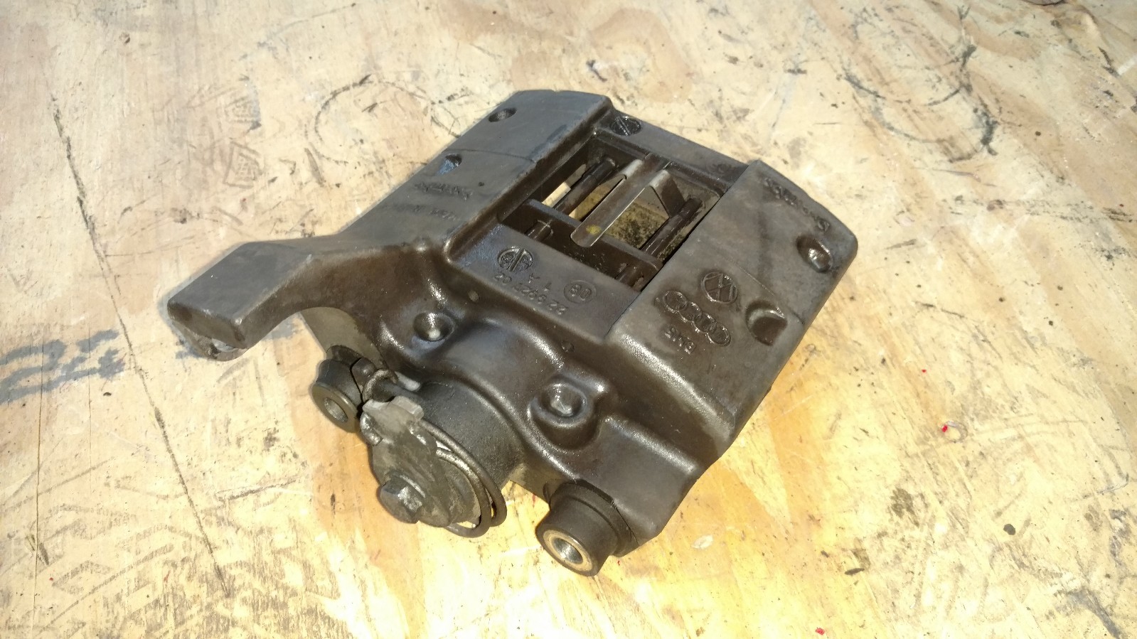 LAMBORGHINI GALLARDO LP560 LP570 REAR LEFT E-BRAKE CALIPER OEM 420615403A