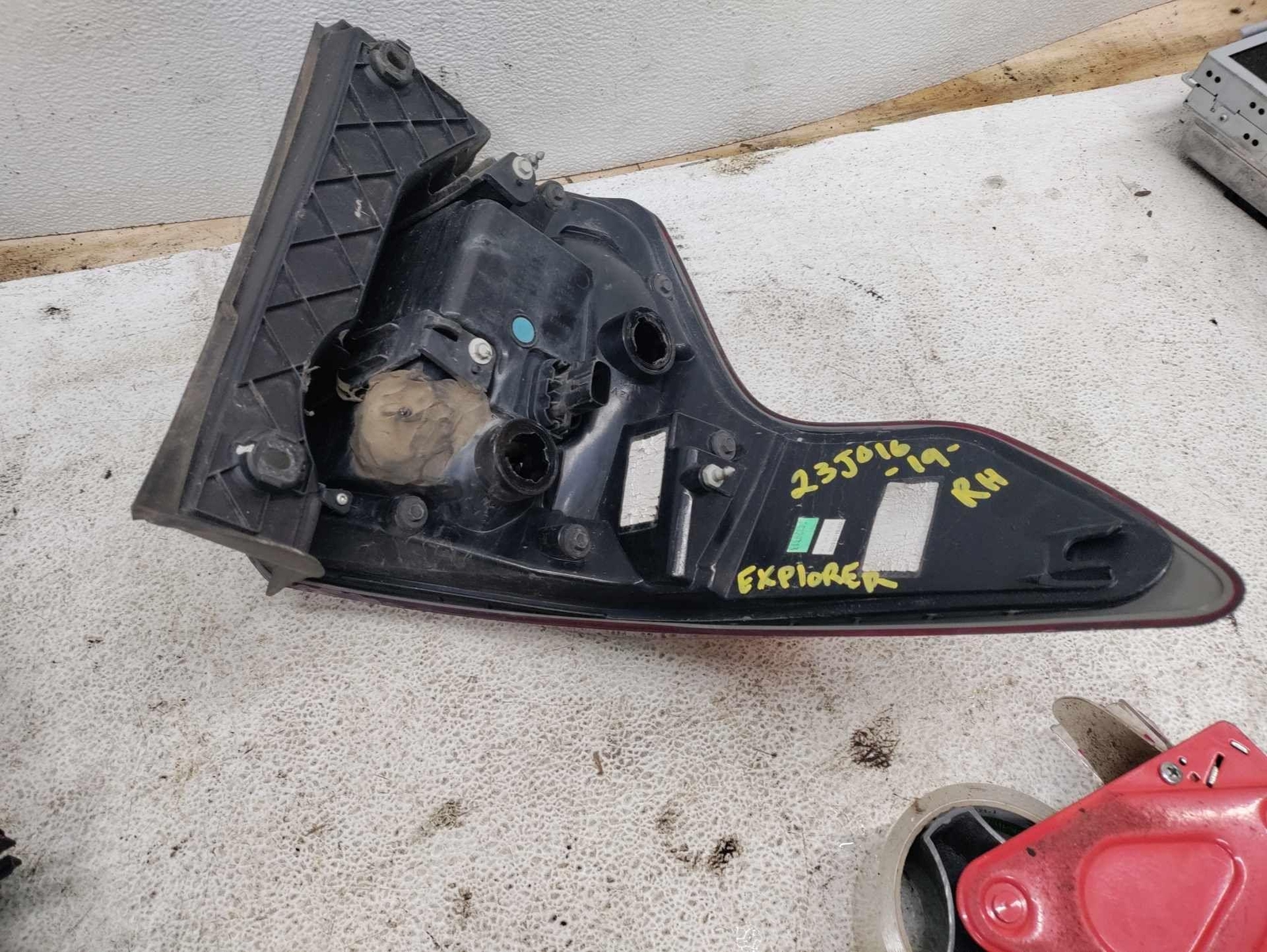 Tail Light Assembly FORD EXPLORER Right 16 17 18 19 eBay