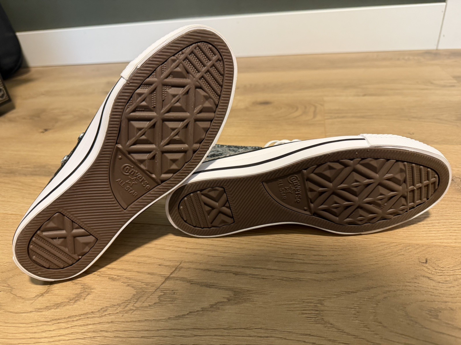 Kid's Converse Chuck Taylor All Star High Black Glitter Shoes / A09270C / Size 5 thumbnail 5