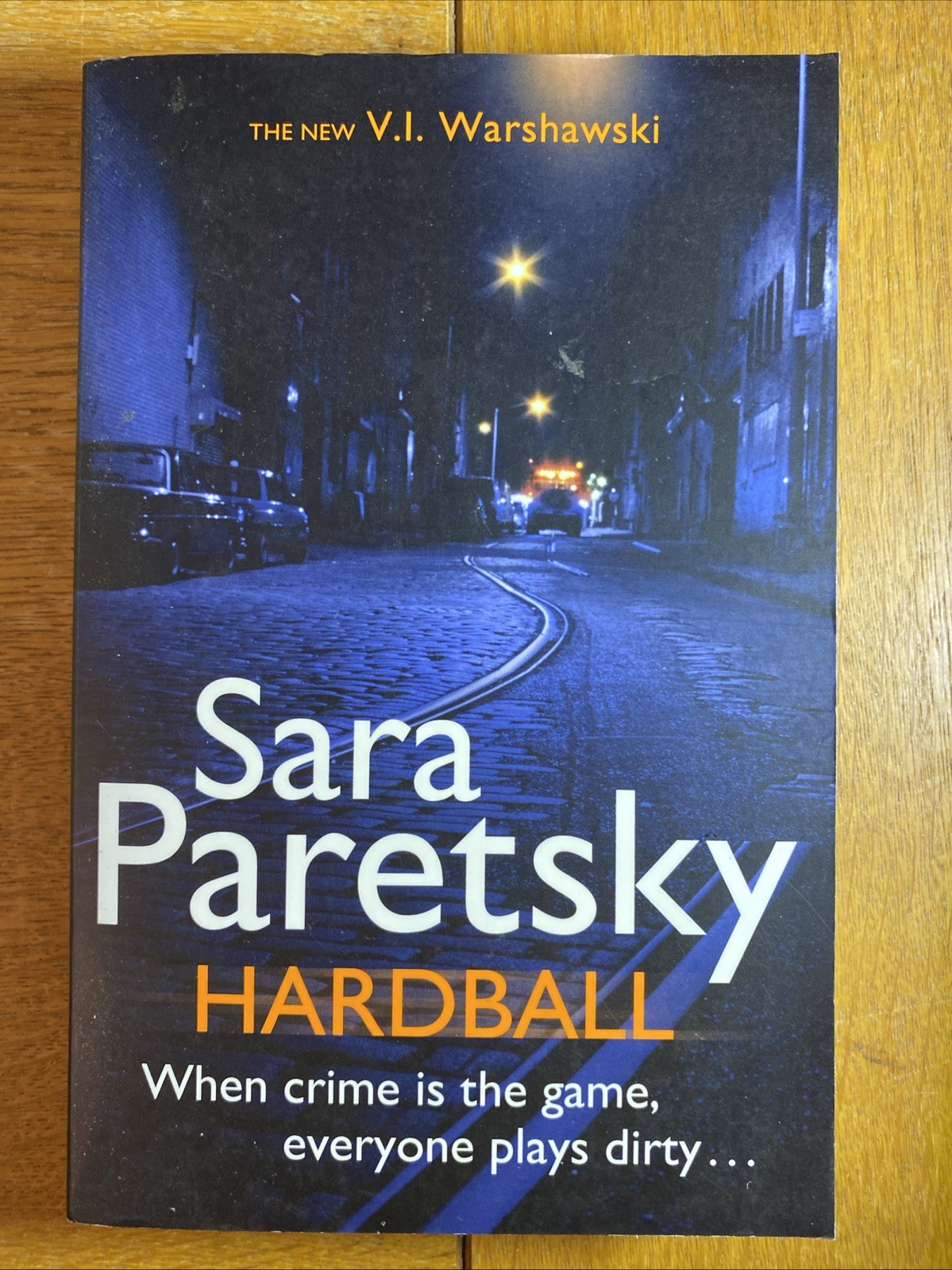 Hardball: A V.I. Warshawski Novel By Sara Paretsky (Paperback)