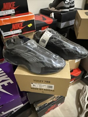 Adidas Yeezy 700 V3  Alvah  H67799   Men s Size 9.5M  Black