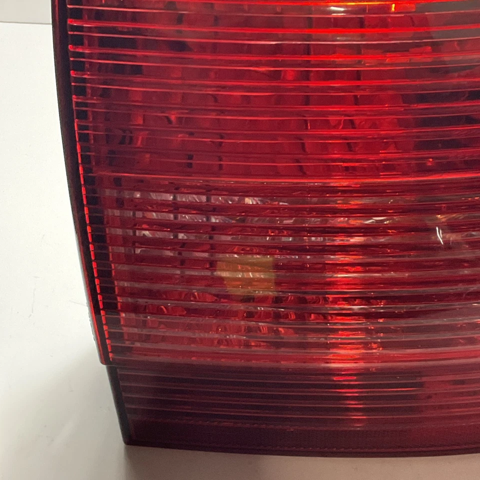 2003 - 2006 Porsche Cayenne Right Passenger Tail Light OEM 7L5 945 096 A *NOTE - Image 3 of 4