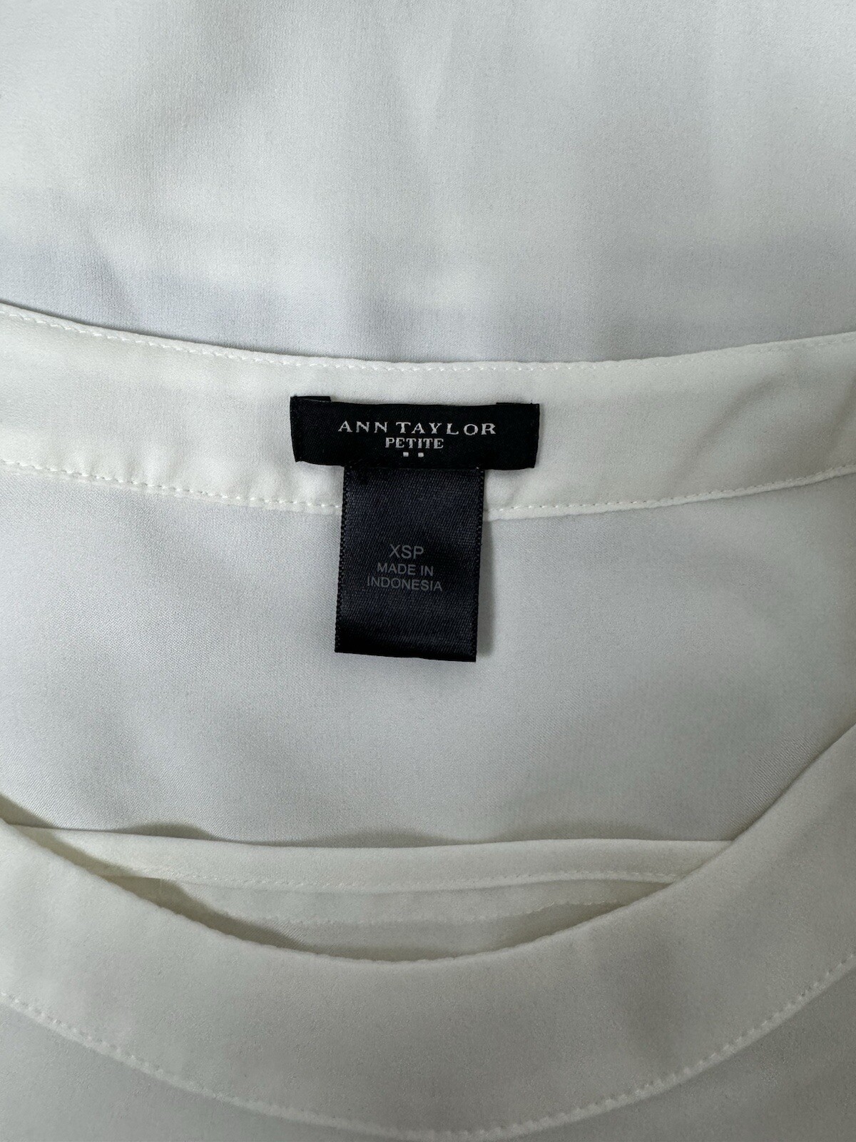 Ann Taylor Petite women's basic blouse sleeveless… - image 9