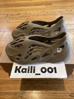 adidas Yeezy Foam Runner クレイトープ s-l400.jpg