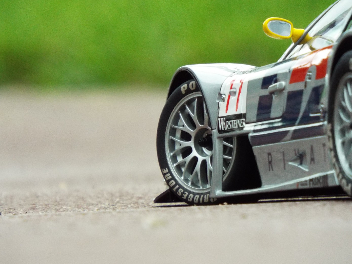 AUTOart 1 12 Mercedes-benz CLK GTR 1 12 SCALE MINT, with display case AUTOart 1 12 Mercedes-benz CLK GTR 1 12 SCALE MINT, with display case