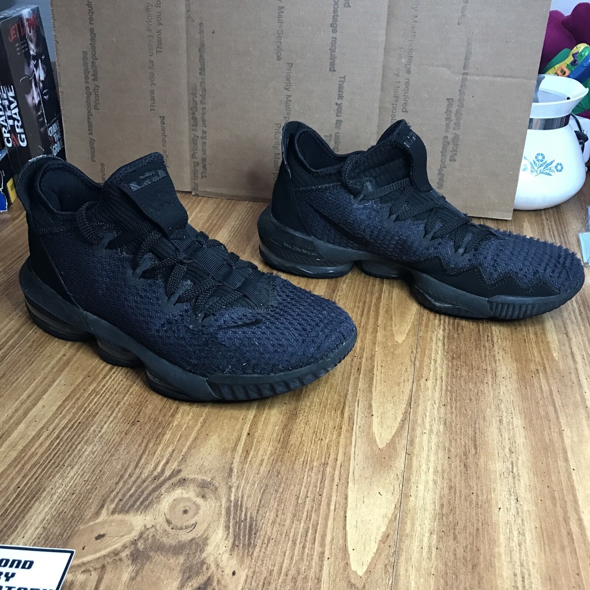 Nike Basketball Shoes Mens 8.5 LeBron 16 XVI Low Triple Black Team