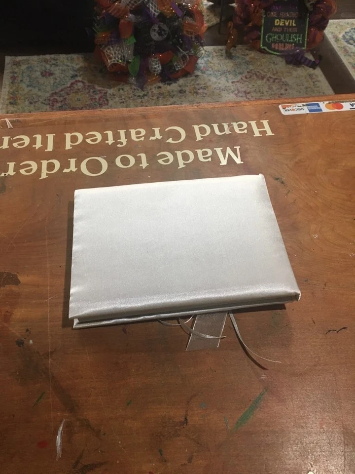 LIBRO DE VISITAS DE BODA MARFIL SATINADO 56 PÁGINAS 8,5 IN X 6 EN NUEVO EN CAJA Foto 4 de 4