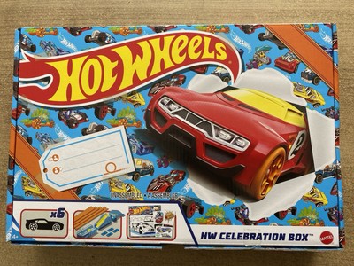 Mattel GWN96-Hot Wheels-Starterset+6 Fahrzeuge, Tracks&Rampen, Celebration Box