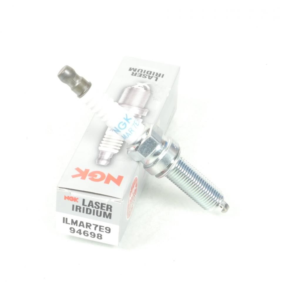 Bougie NGK ILMAR7E9 94698 pour une combustion moto optimale